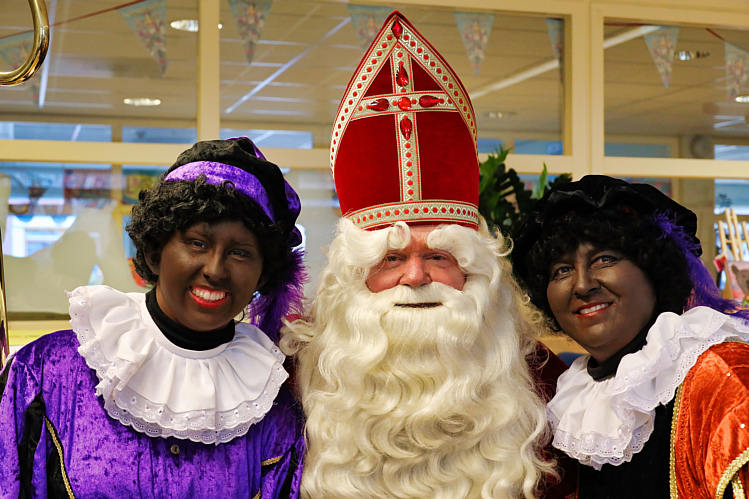 Aankomst van de Sint en zijn Zwarte Pieten in Waarder_147